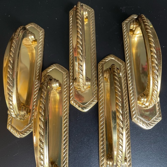 😍 5 STUNNING VINTAGE SOLID BRASS Pull Handles w Matching Backplates - Picture 2 of 5